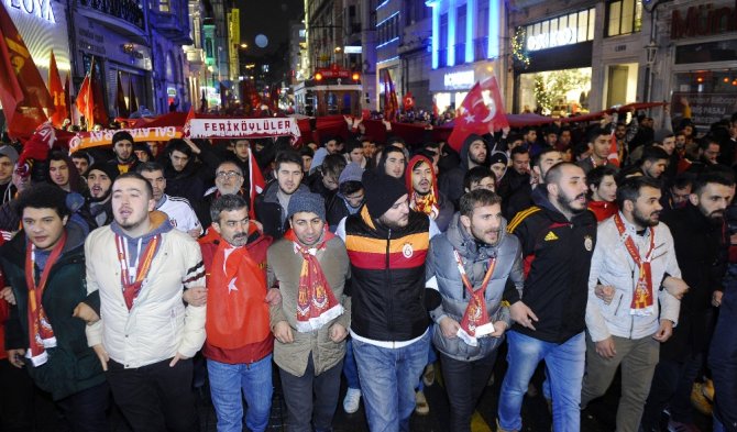 Taraftarlar Teröre Karşı Tek Yürek Oldu