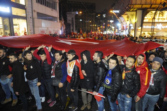 Taraftarlar Teröre Karşı Tek Yürek Oldu