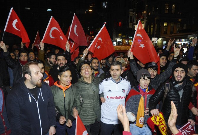 Taraftarlar Teröre Karşı Tek Yürek Oldu