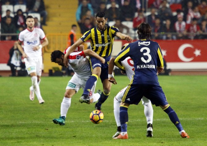 Fenerbahçe’ye Zirve Yolunda Darbe