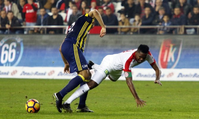 Fenerbahçe’ye Zirve Yolunda Darbe