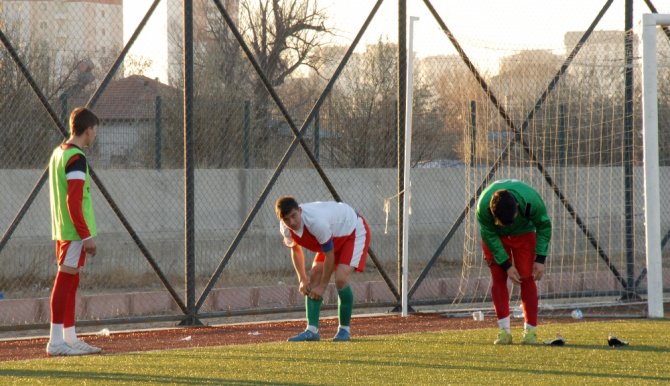 Oyuncu Değiştirmeden 3 Kez Kaleci Değiştirdiler