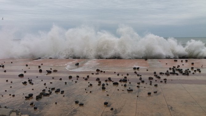 Karadeniz’de Dev Dalgalar