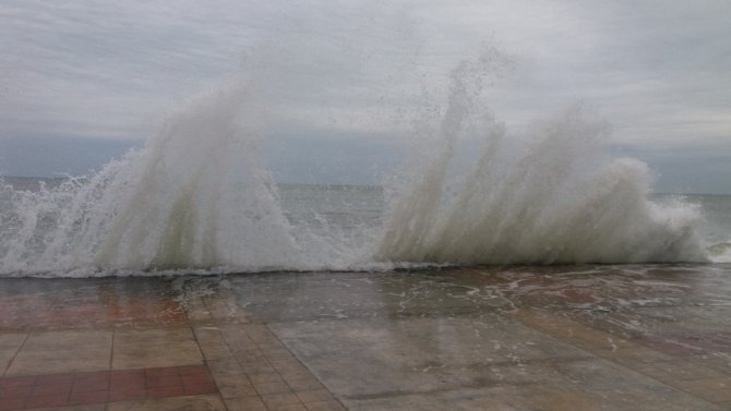 Karadeniz’de Dev Dalgalar