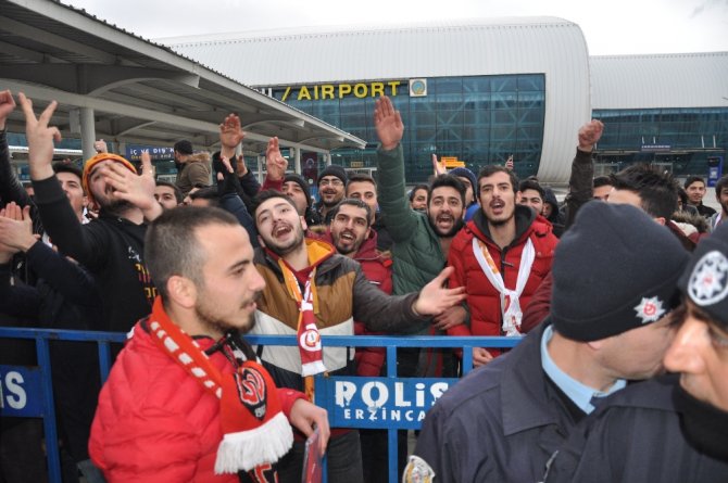 Aslan’a Coşkulu Karşılama