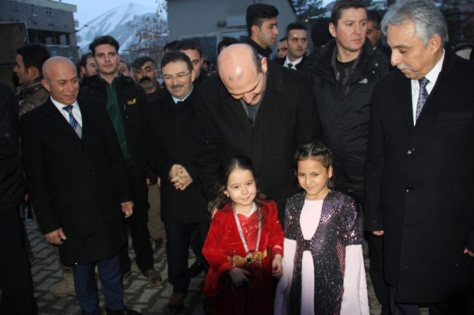 Bakan Soylu Hakkari’de Sıkıntıları Dinledi