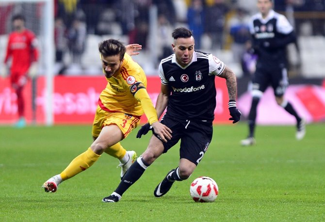 İlk 15 Dakika Sessiz Geçti