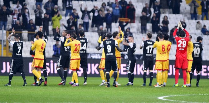 İlk 15 Dakika Sessiz Geçti