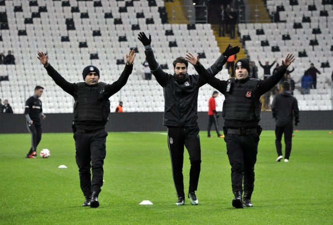 İlk 15 Dakika Sessiz Geçti