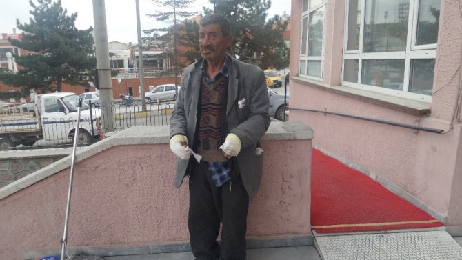 Dalgınlığı Az Kalsın Onu Öldürüyordu
