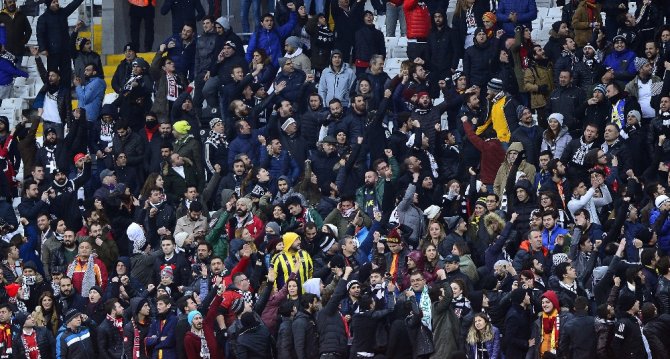 Tüm Taraftarlara Alkışlar: Şehit Aileleri İçin 850 Bin Tl !