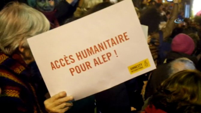 Paris’te Halep İçin Dayanışma Mitingi