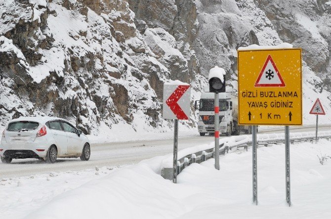 Kar Ve Buzlu Yollar Zigana Dağı Ve Geçidi’nde Sürücülere Zor Anlar Yaşatıyor
