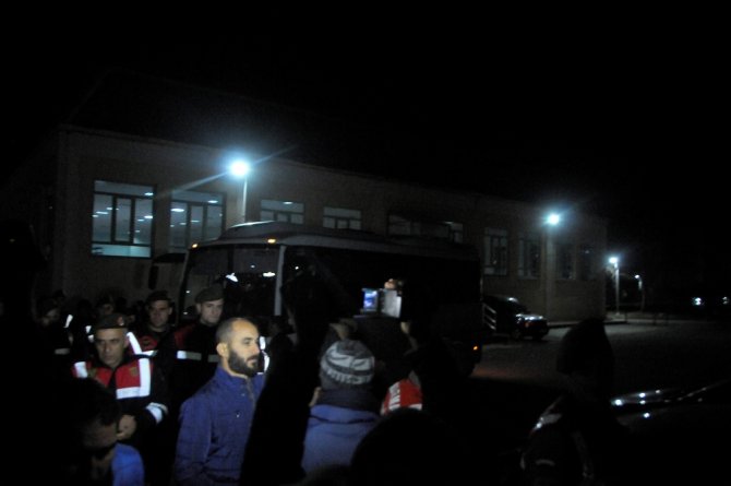 Selahattin Demirtaş’a Etten Duvar