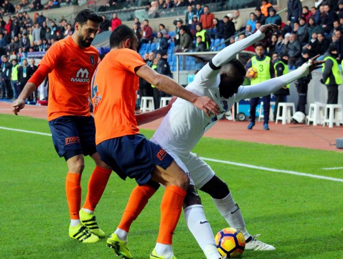 Başaşehir’de İlk Yarıda Gol Yok