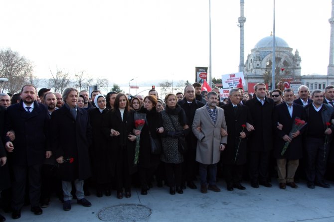 Ak Parti’li Milletvekilleri Şehitler Tepesinde Dua Etti