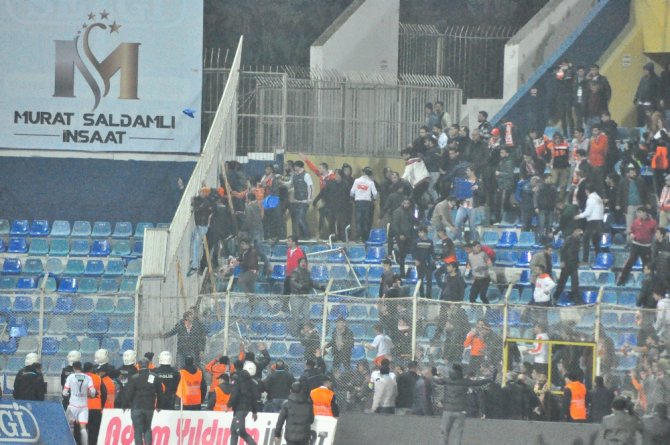 Maç Bitti Tribünler Karıştı