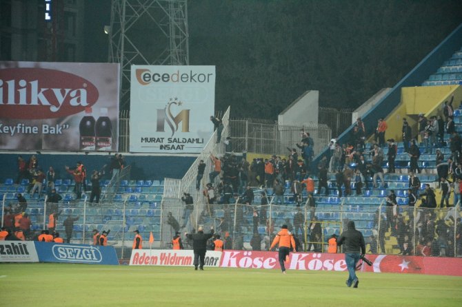 Maç Bitti Tribünler Karıştı
