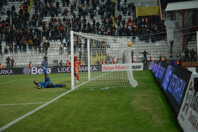 Maç Bitti Tribünler Karıştı