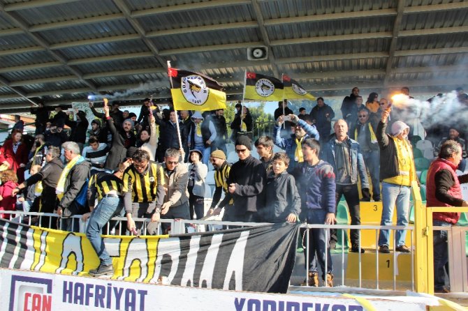 Nejat İşler Sporcularına Moral Verdi