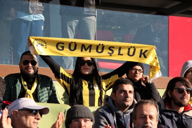 Nejat İşler Sporcularına Moral Verdi