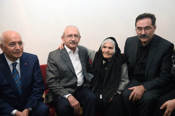 Kılıçdaroğlu Yarbay Ali Tatar’ın Annesini Ziyaret Etti