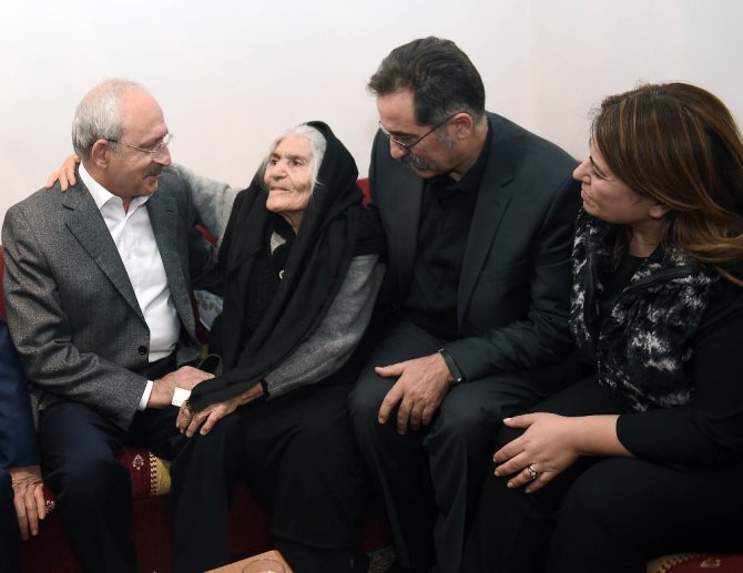 Kılıçdaroğlu Yarbay Ali Tatar’ın Annesini Ziyaret Etti