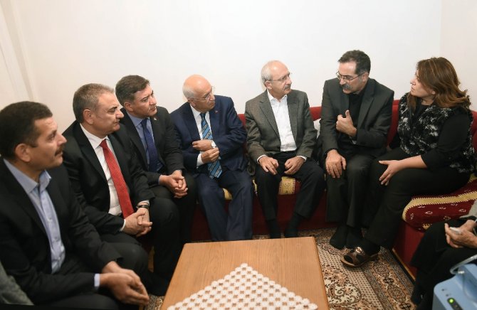Kılıçdaroğlu Yarbay Ali Tatar’ın Annesini Ziyaret Etti