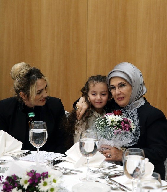 Emine Erdoğan, Trabzon’da Şehit Aileleri İle Buluştu