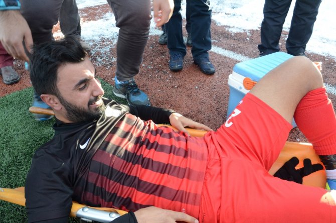 Sakatlanan Futbolcu Gözyaşlarına Boğuldu