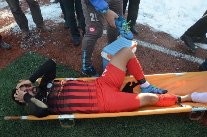 Sakatlanan Futbolcu Gözyaşlarına Boğuldu