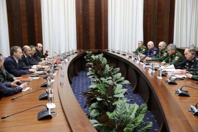 Bakan Işık Rus Mevkidaşıyla Görüştü