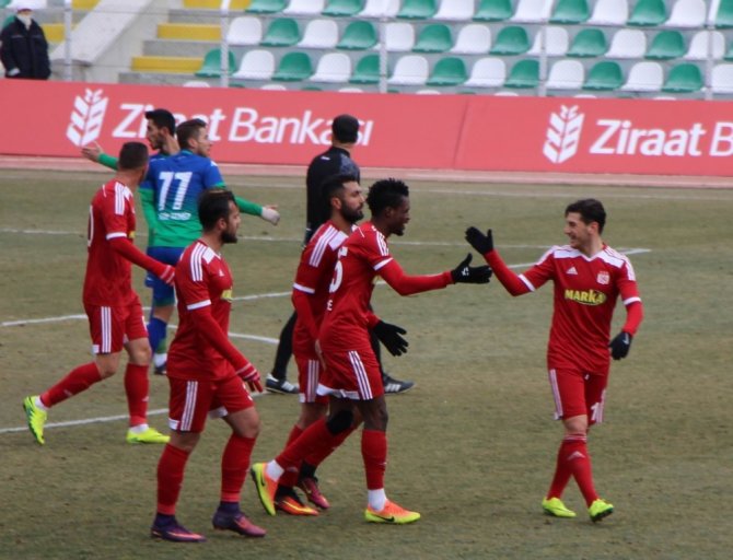 Sivasspor İlk Galibiyetini Bal Ekibi Karşısında Aldı