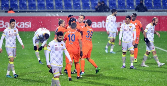 Başakşehir Farklı Kazandı: Tam 8 Gol