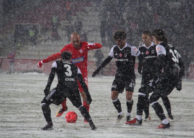 İlk Yarıda Gol Yok
