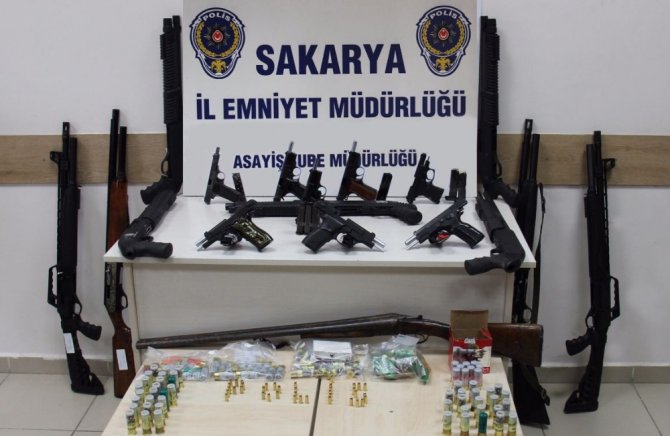 Sakarya’da Şafak Operasyonu: 20 Gözaltı