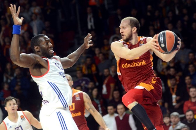 Avrupa’da Türk Derbisi Anadolu Efes’in