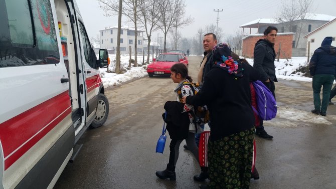 Otomobil Öğrenci Servisi İle Çarpıştı: 12 Yaralı
