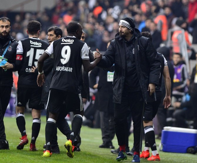 Beşiktaş İlk Yarıyı Önde Kapattı
