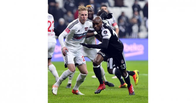 Beşiktaş İlk Yarıyı Önde Kapattı
