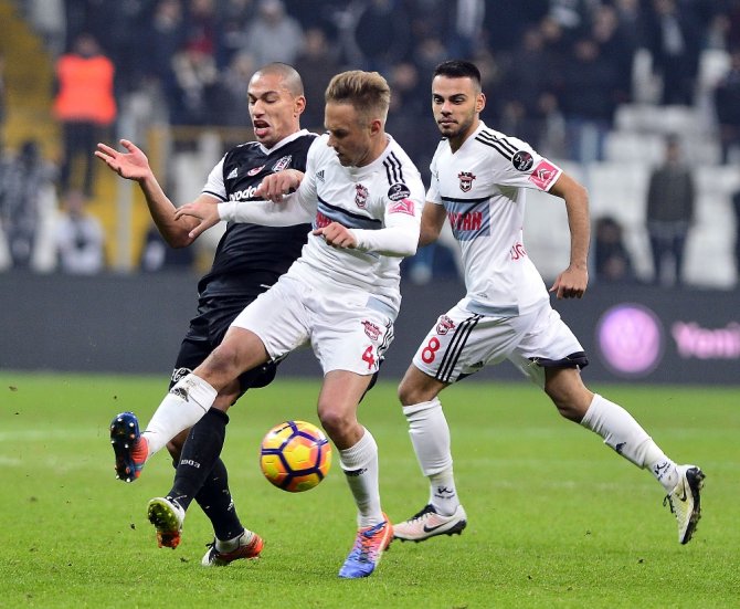 Beşiktaş, Liderin Ensesinde