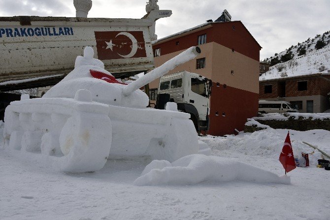 15 Temmuz’u Kardan Heykellerle Anlattı