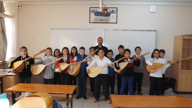 Çocukluk Hayalini Şimdi Öğrencileriyle Gerçekleştiriyor