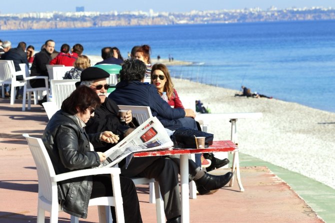 Antalya’da Kar Manzaralı Deniz Keyfi
