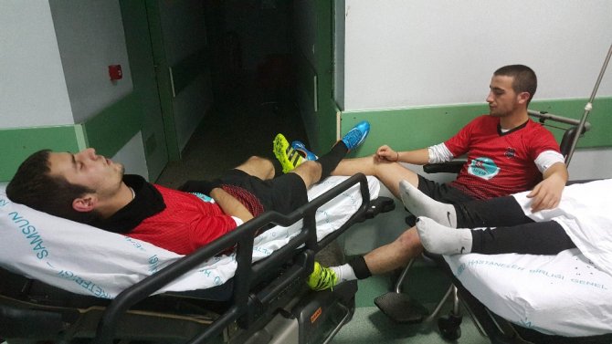 Maçta Kavga: 4 Futbolcu Yaralandı