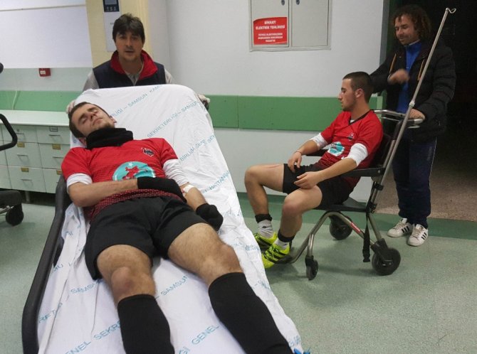 Maçta Kavga: 4 Futbolcu Yaralandı