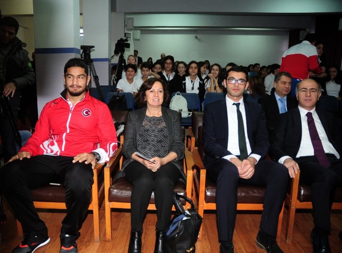 Taha Akgül’den Öğrencilere Anlamlı Jest