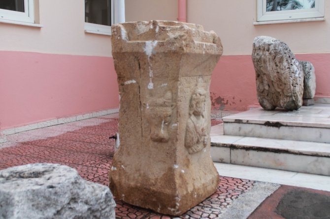 Romalılar Dönemine Ait Sunak Taşı Ele Geçirildi