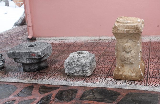 Romalılar Dönemine Ait Sunak Taşı Ele Geçirildi