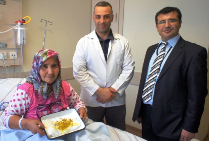 Doktorlar Bile Şaşırdı: Safra Kesesinden 208 Adet Taş Çıktı